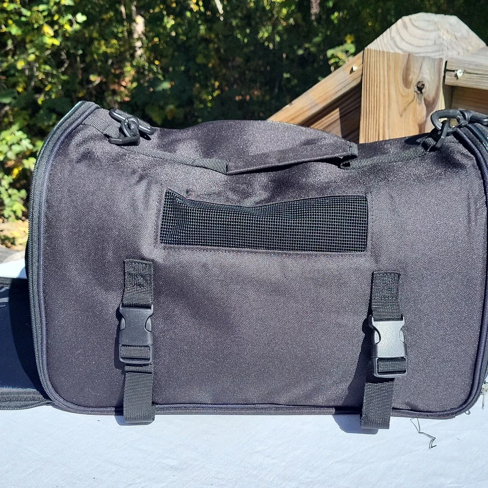 4 side tear-resistant breathable mesh cat or small dog carrier, black, padded